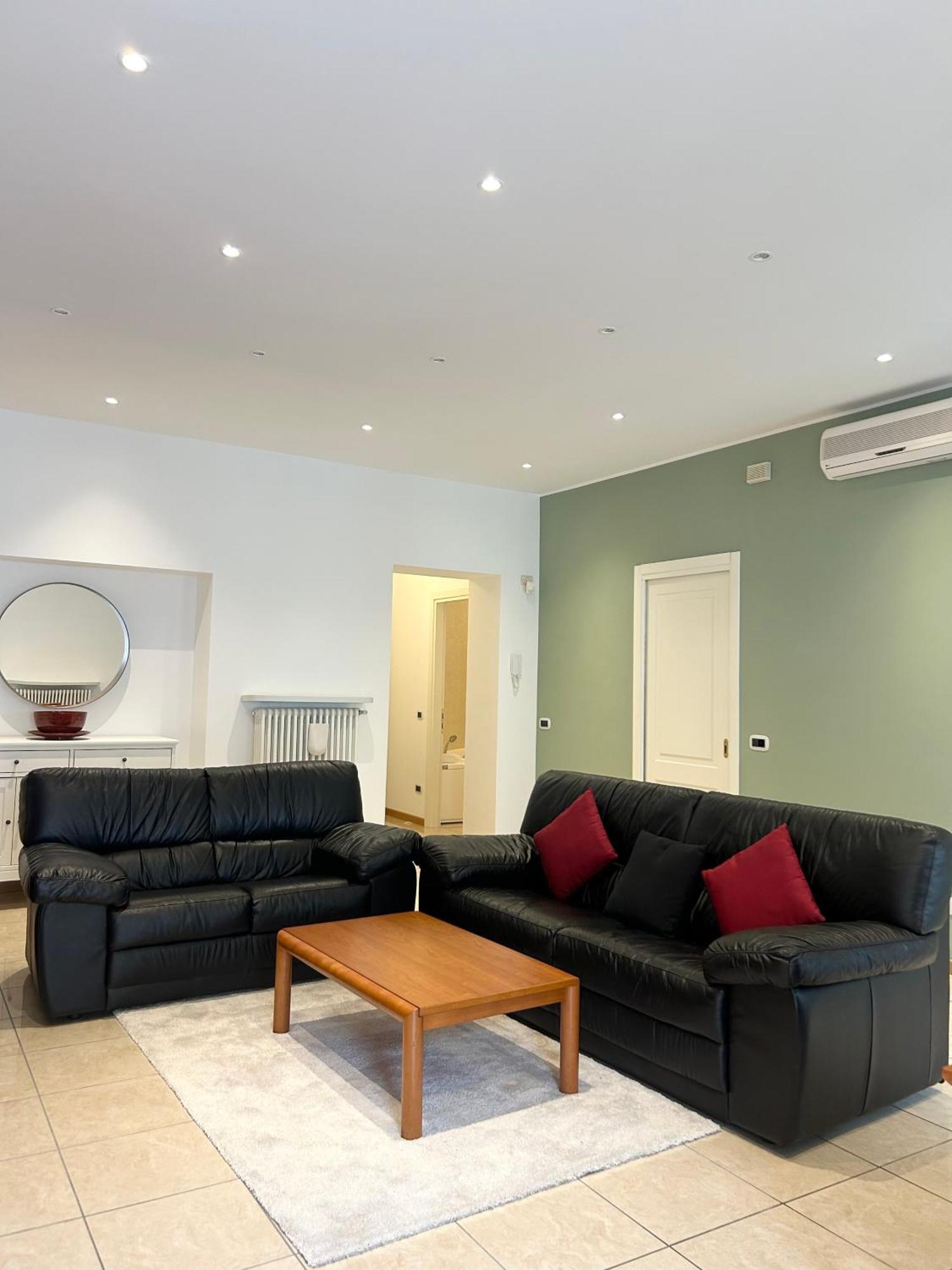 Porta Torre Como Apartment - By Relais Di Giada المظهر الخارجي الصورة