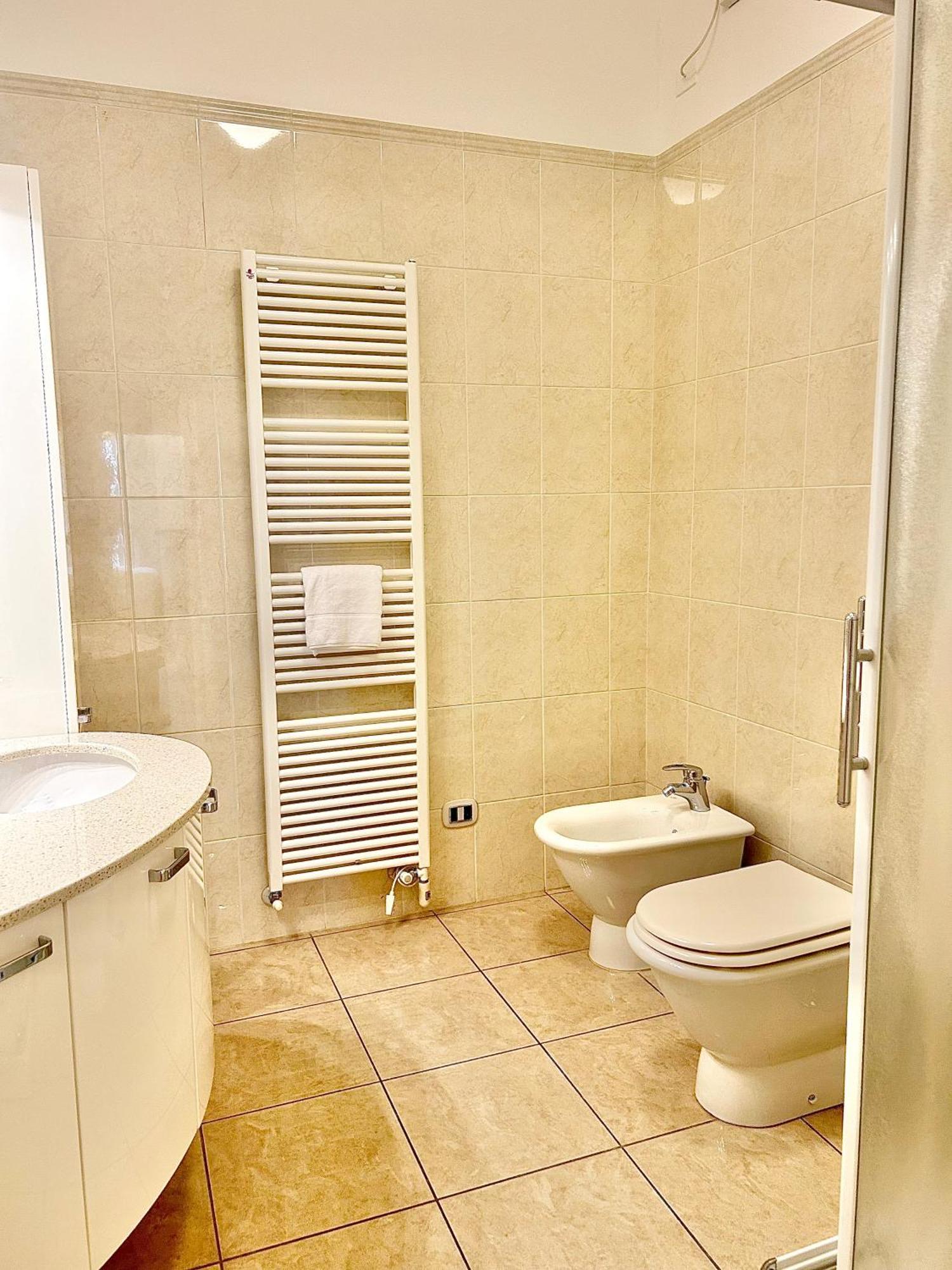 Porta Torre Como Apartment - By Relais Di Giada المظهر الخارجي الصورة
